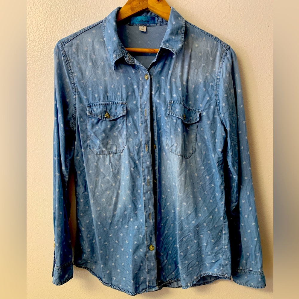 Francesca’s denim inspired chambray shirt
